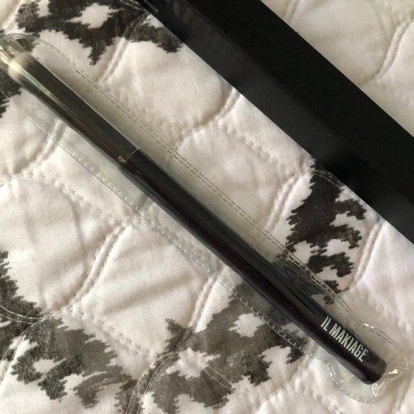 IL MAKIAGE Concealer Dual-Color Blending Brush #140 NIB - Picture 2 of 4